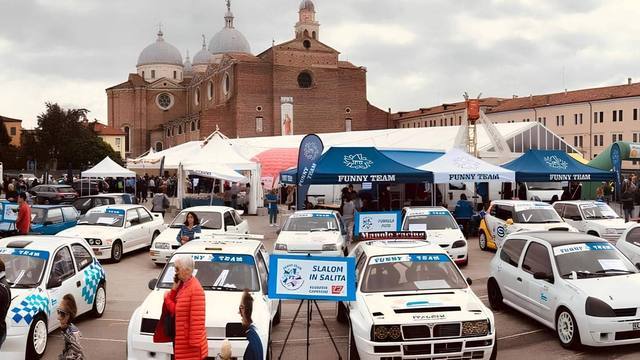 Auto da rally in Prato della Valle a Padova